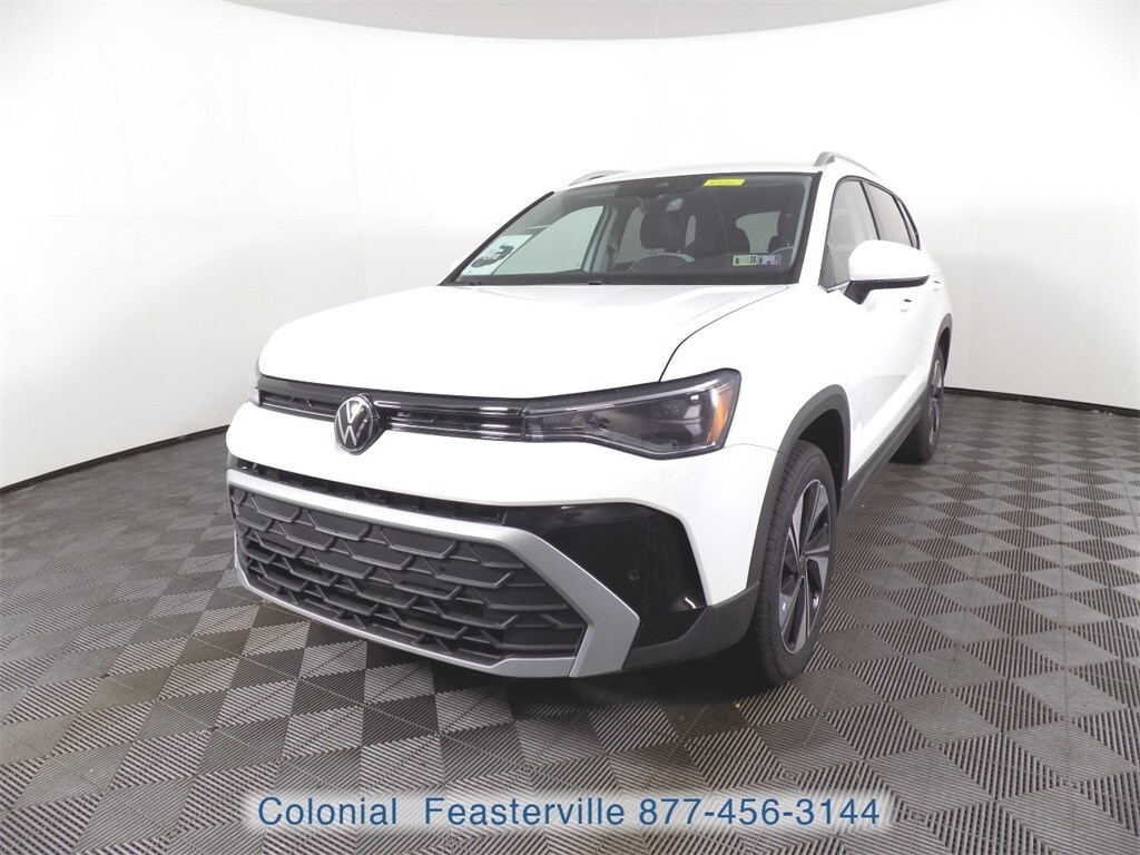 2025 Volkswagen Taos SE photo 4