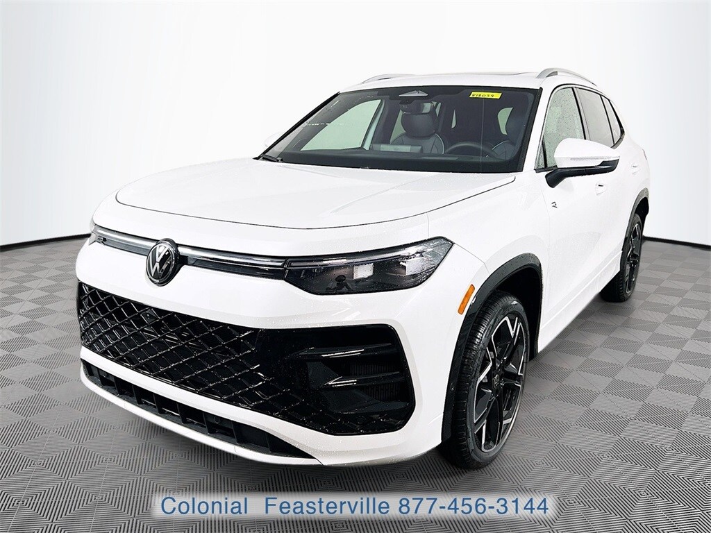 2026 Volkswagen Tiguan SEL R-Line photo 3