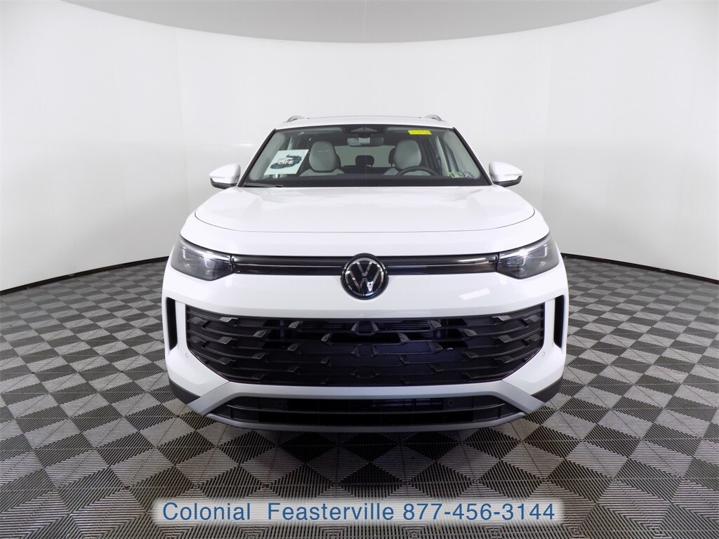 2025 Volkswagen Tiguan SE photo 2