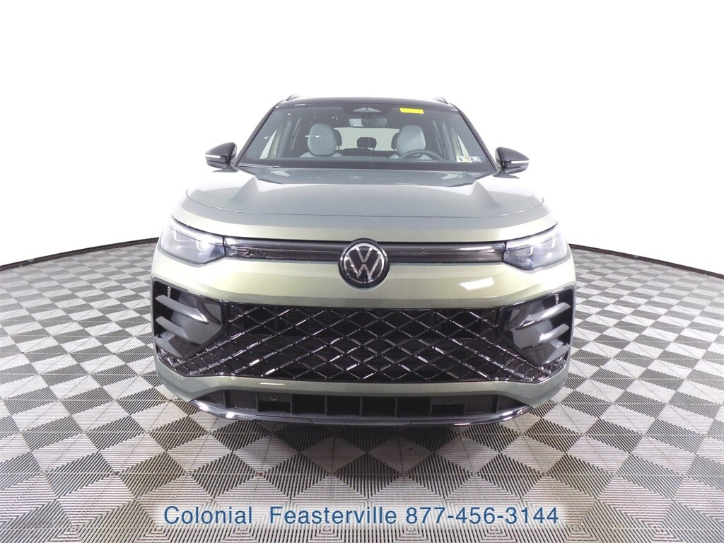 2026 Volkswagen Tiguan SE R-Line Black photo 3