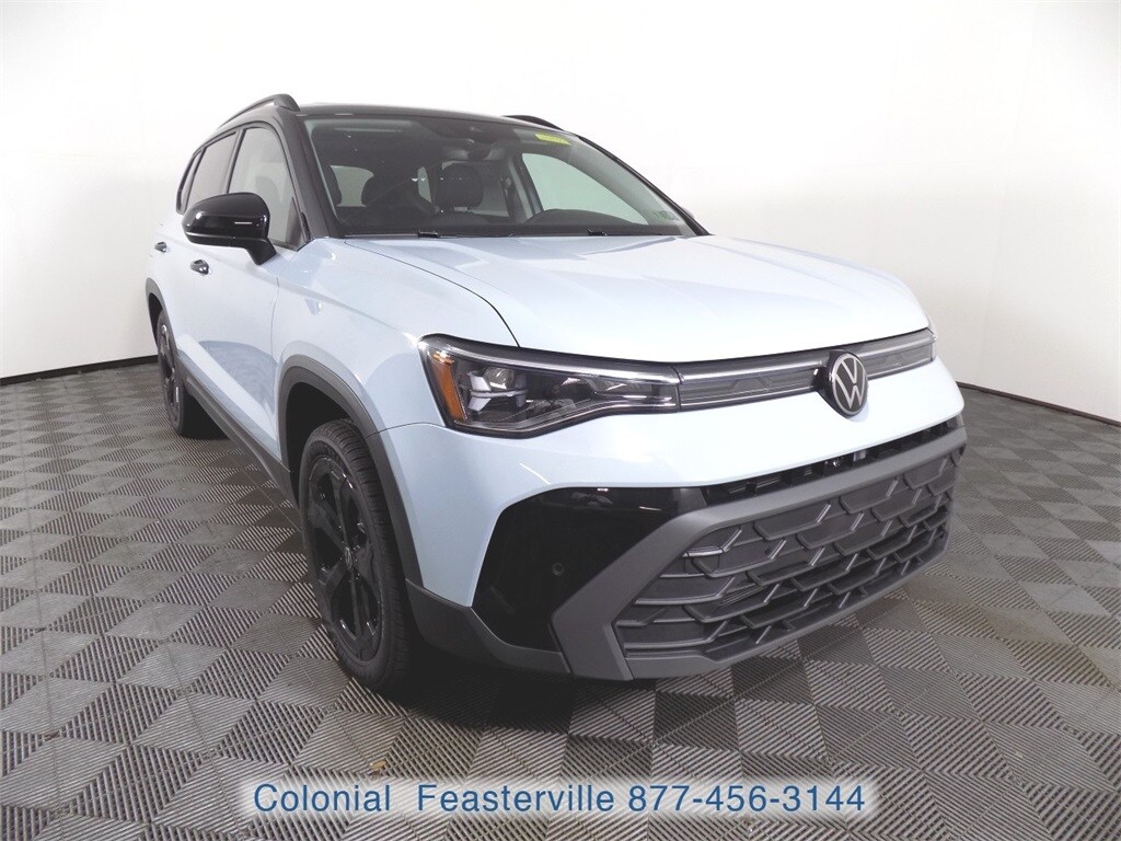 2025 Volkswagen Taos SE photo 2