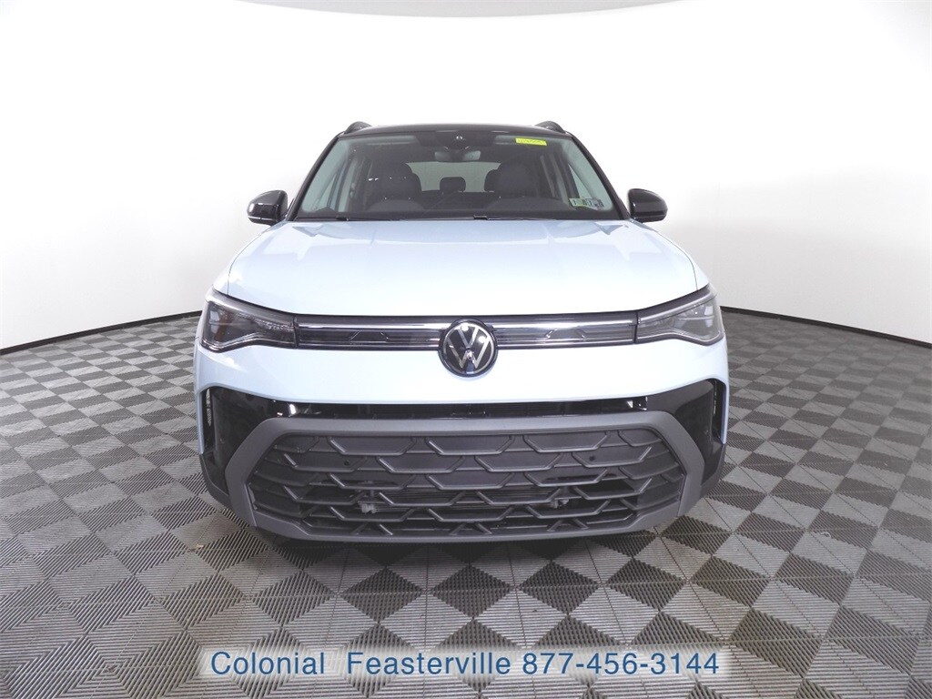 2025 Volkswagen Taos SE photo 3