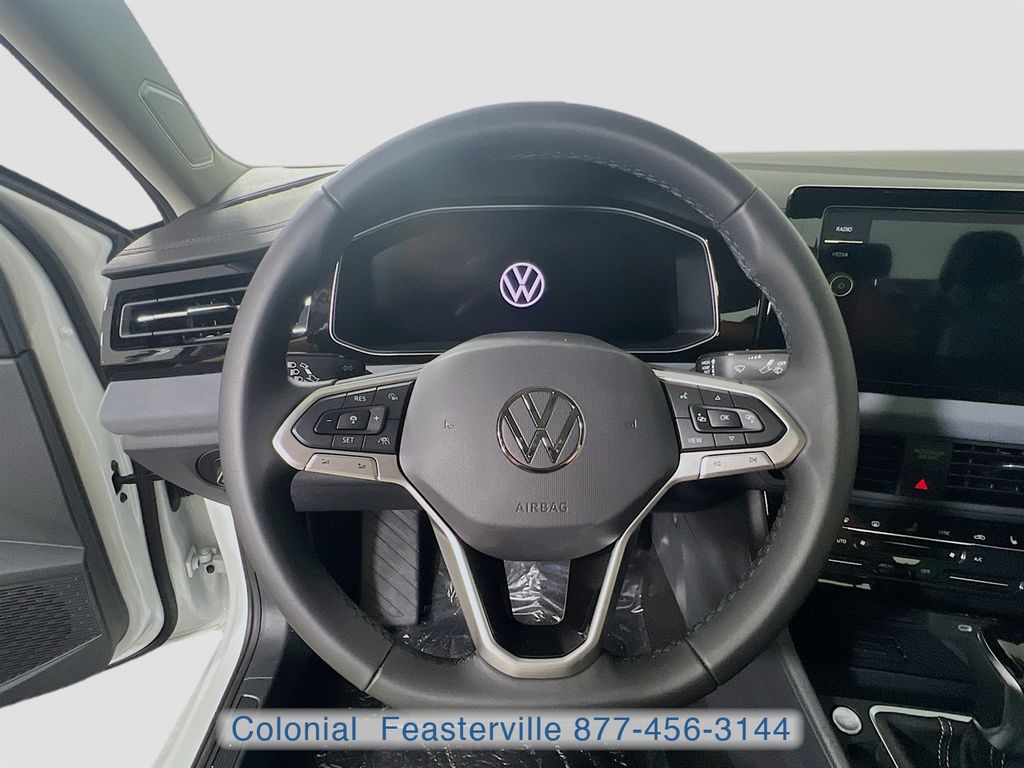 2026 Volkswagen Jetta SE - Photo 15