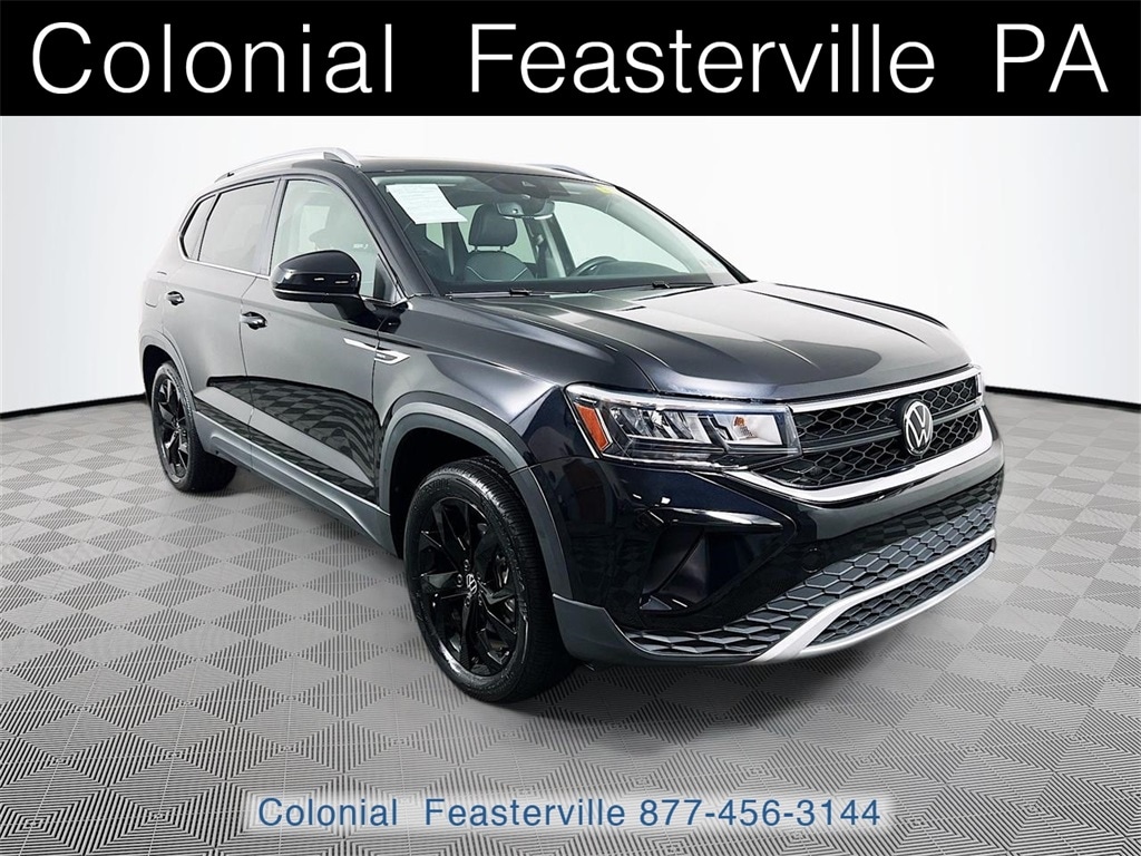 2023 Volkswagen Taos SE's photo