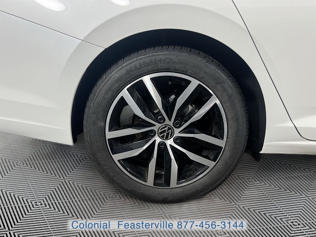 2026 Volkswagen Jetta SE - Photo 10