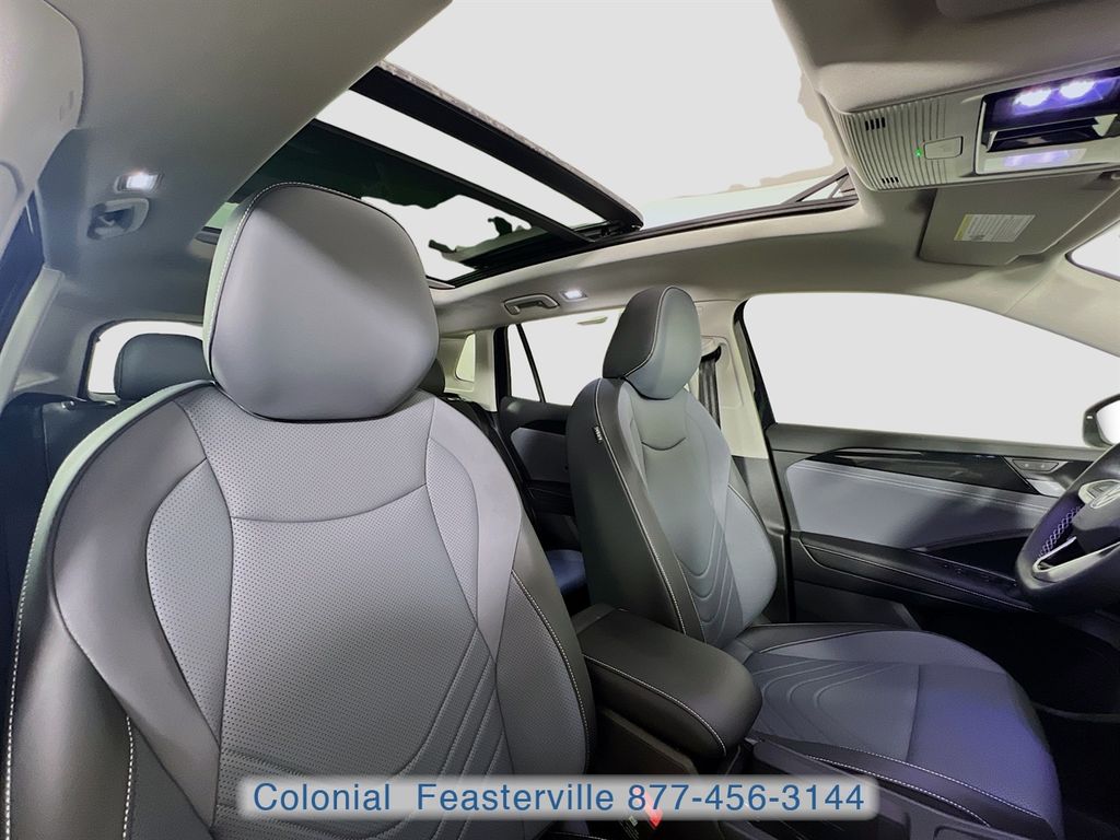 2026 Volkswagen Tiguan SE - Photo 38