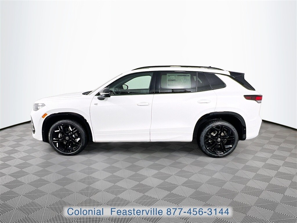 2026 Volkswagen Tiguan SE R-Line Black photo 4