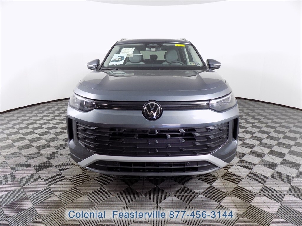 2025 Volkswagen Tiguan SE photo 3