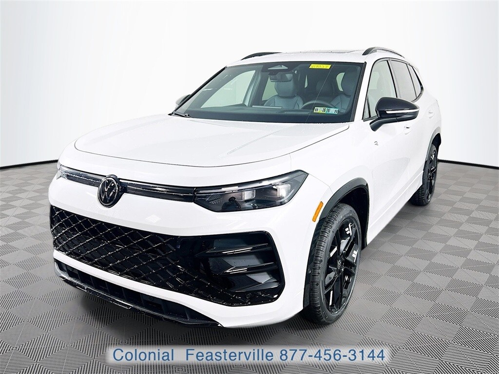 2026 Volkswagen Tiguan SE R-Line Black photo 3