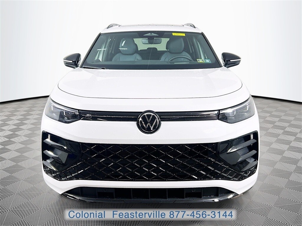 2026 Volkswagen Tiguan SE R-Line Black photo 2