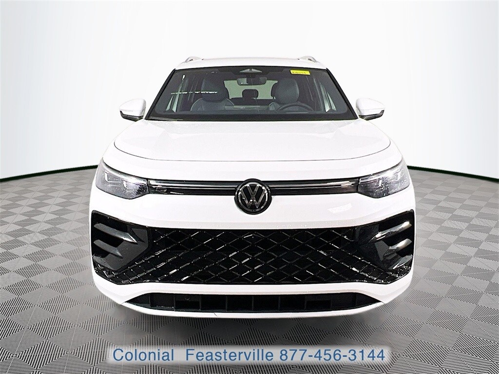 2026 Volkswagen Tiguan SEL R-Line photo 2