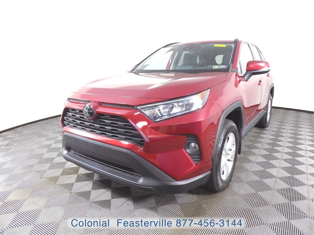 2019 Toyota RAV4 XLE photo 3