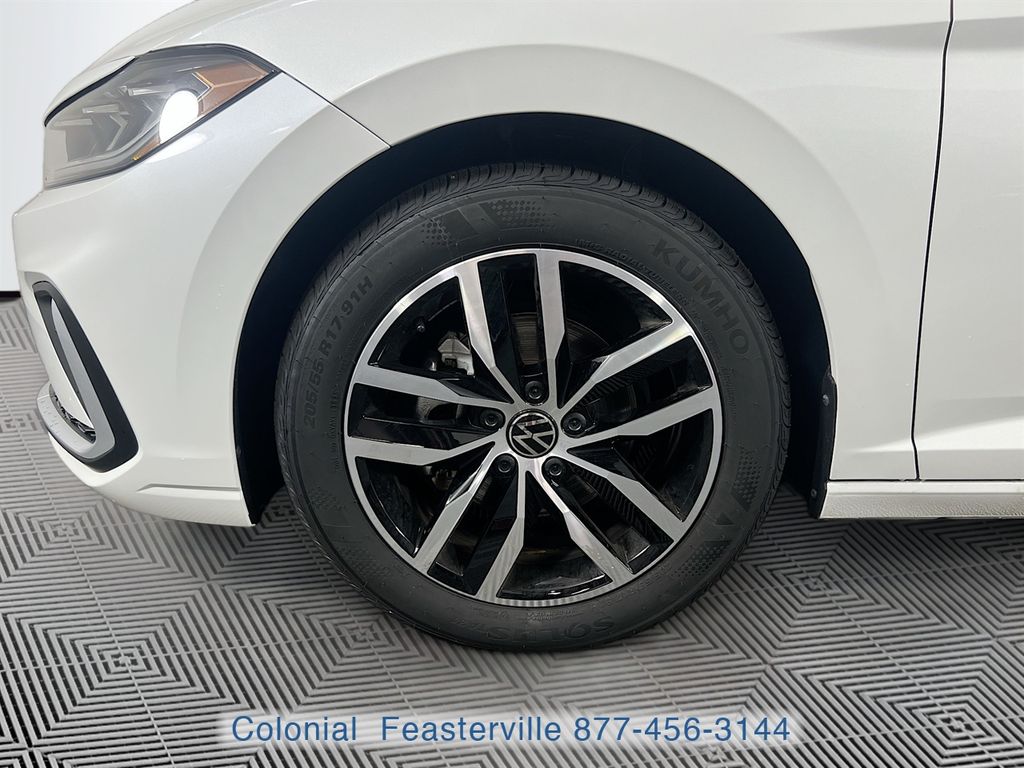 2026 Volkswagen Jetta SE - Photo 9