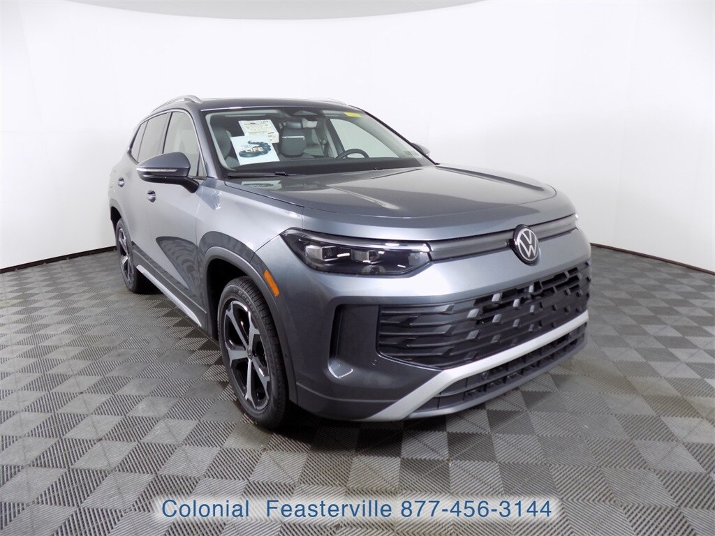 2025 Volkswagen Tiguan SE photo 2
