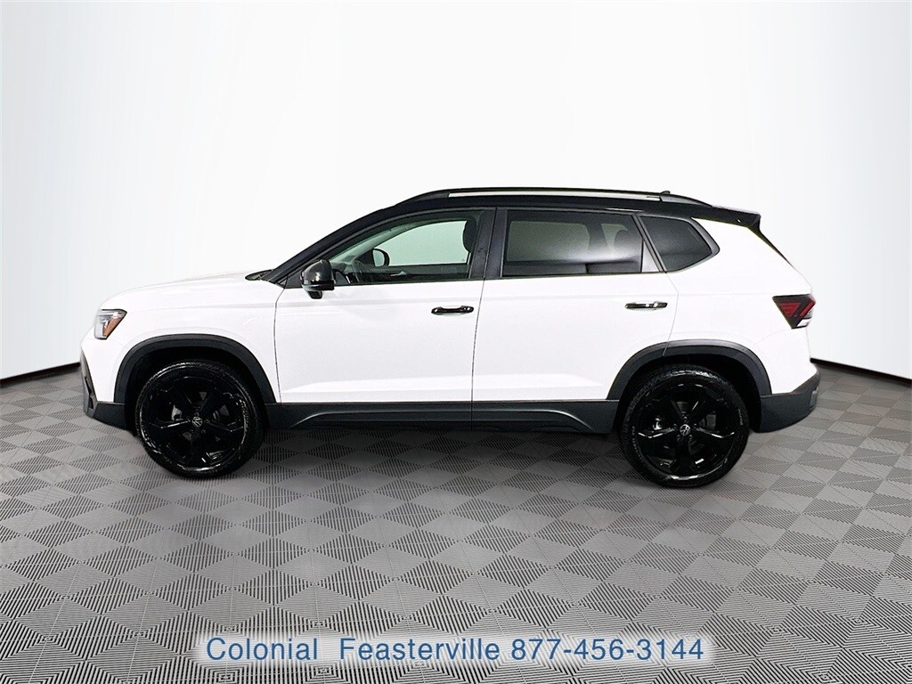 2025 Volkswagen Taos SE photo 4