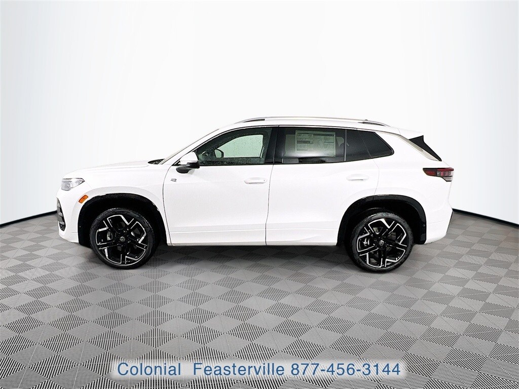 2026 Volkswagen Tiguan SEL R-Line photo 4