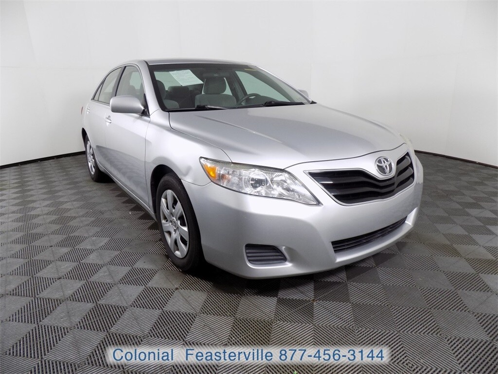 2011 Toyota Camry LE photo 2
