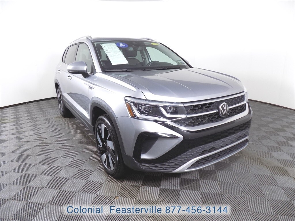 2024 Volkswagen Taos SEL photo 2