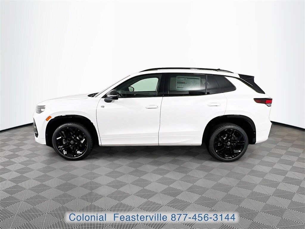 2026 Volkswagen Tiguan SE R-Line Black photo 2