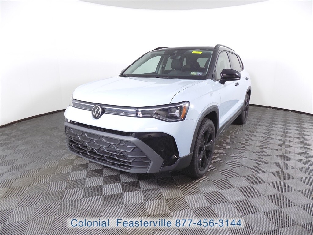 2025 Volkswagen Taos SE photo 4