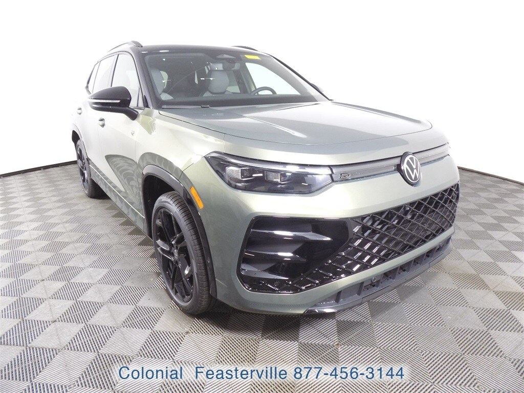 2026 Volkswagen Tiguan SE R-Line Black photo 2