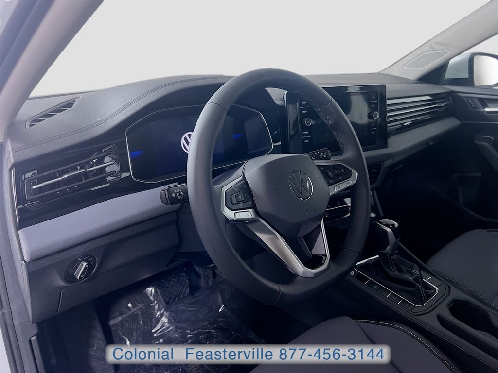 2026 Volkswagen Jetta SE - Photo 13