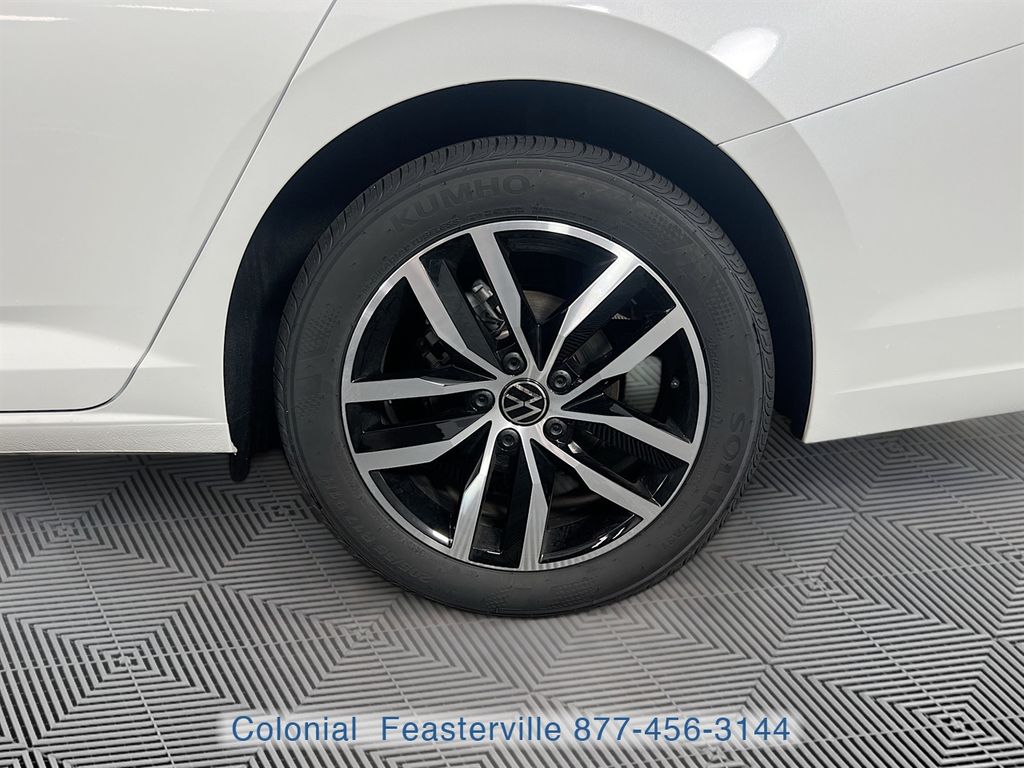 2026 Volkswagen Jetta SE - Photo 12