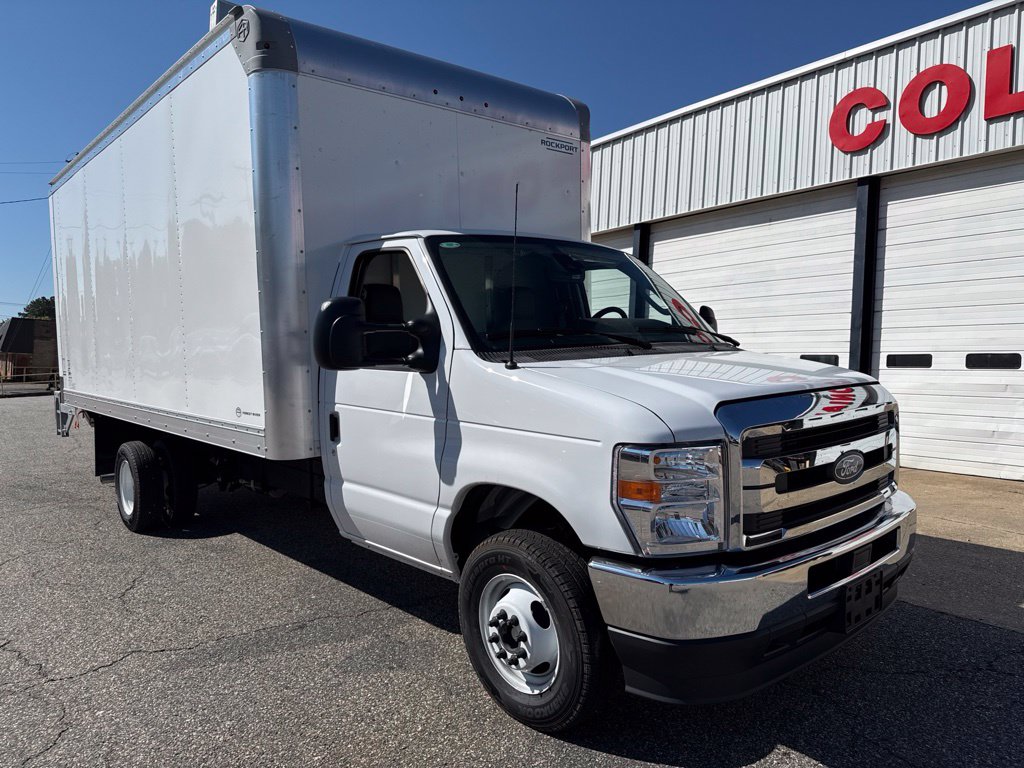 2027 Ford E-450 Cutaway Base Truck