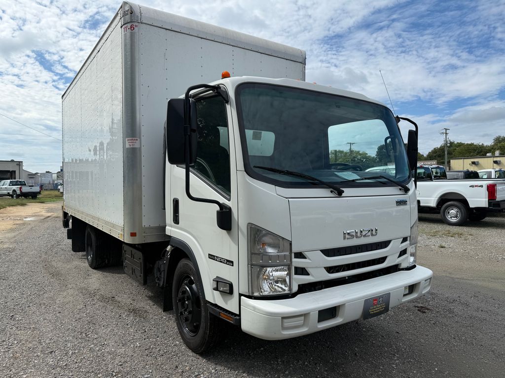 2022 Isuzu NPR HD's photo