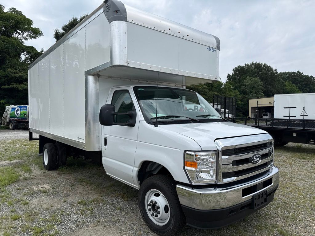 2027 Ford E-450 Cutaway Base Truck