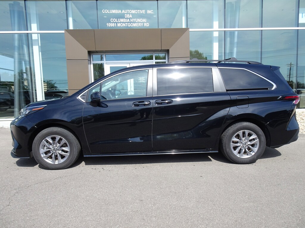 Used 2024 Toyota Sienna LE 8 Passenger Van Passenger Van
