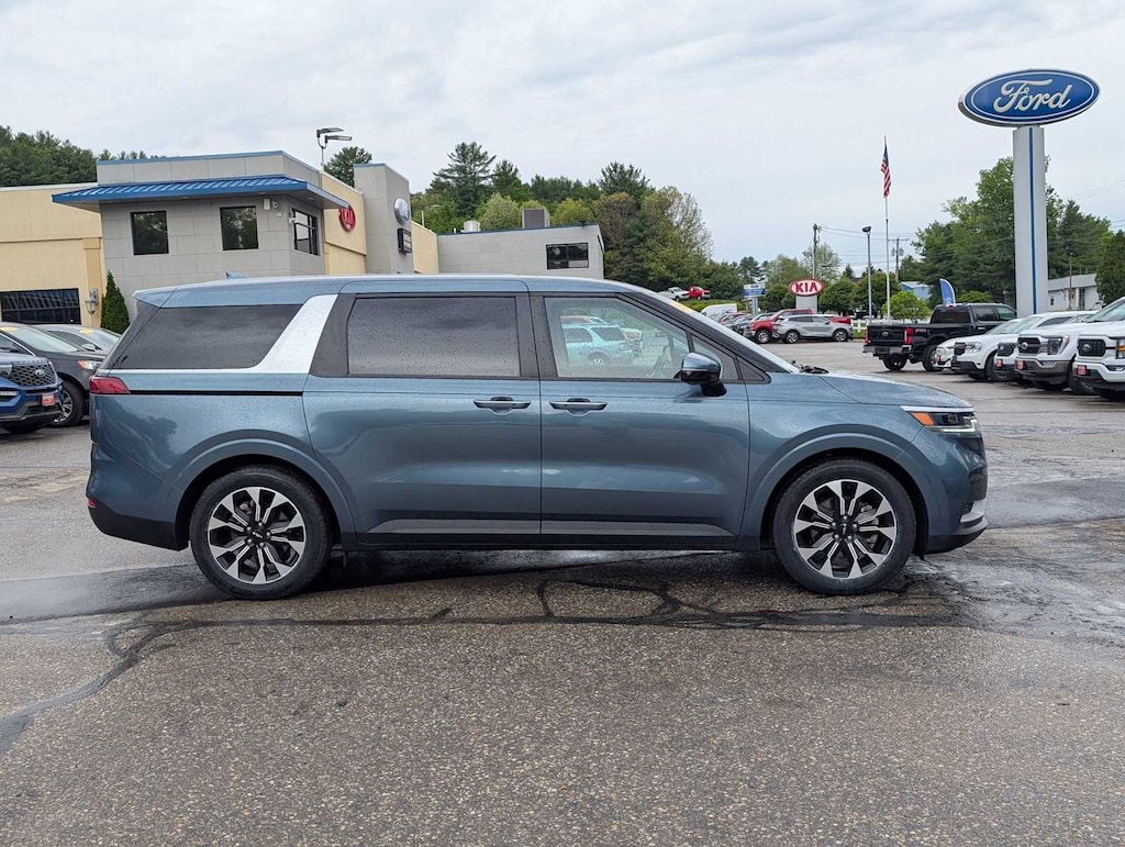 Certified 2024 Kia Carnival EX Van