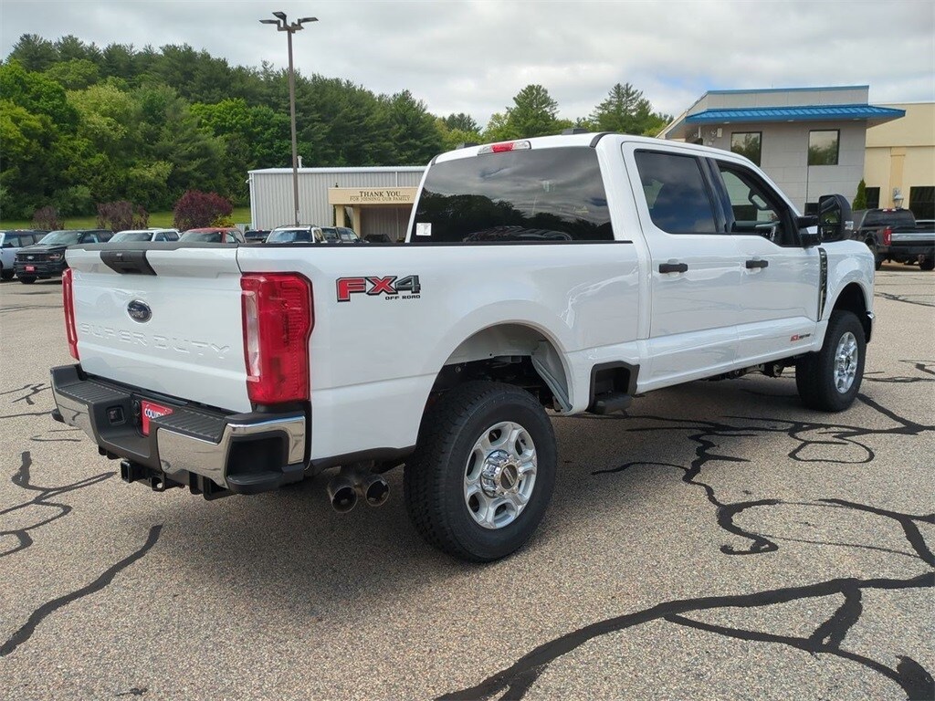 2025 Ford F-350 XLT photo 3