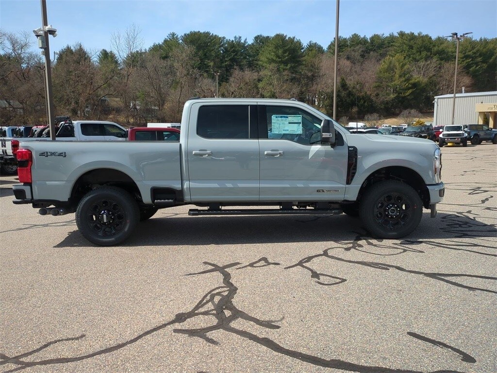 2025 Ford F-350 XLT photo 2