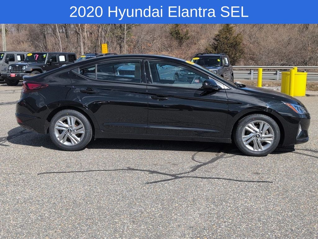 2020 Hyundai Elantra SEL photo 2