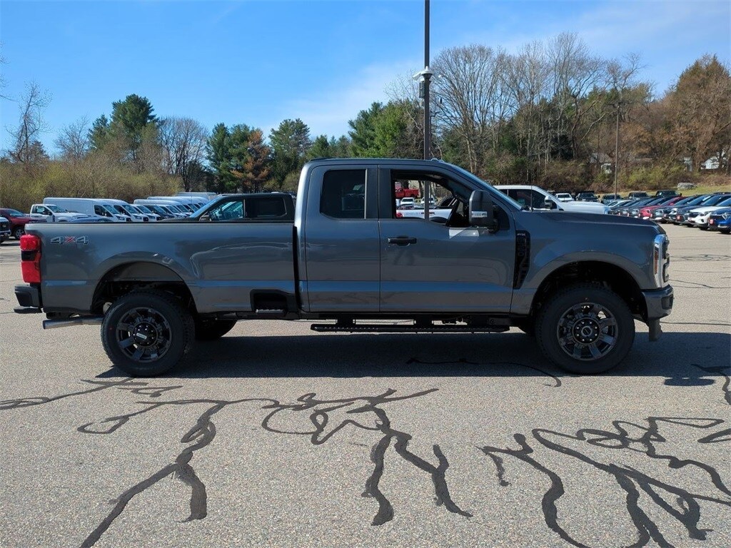2025 Ford F-350 XL photo 2