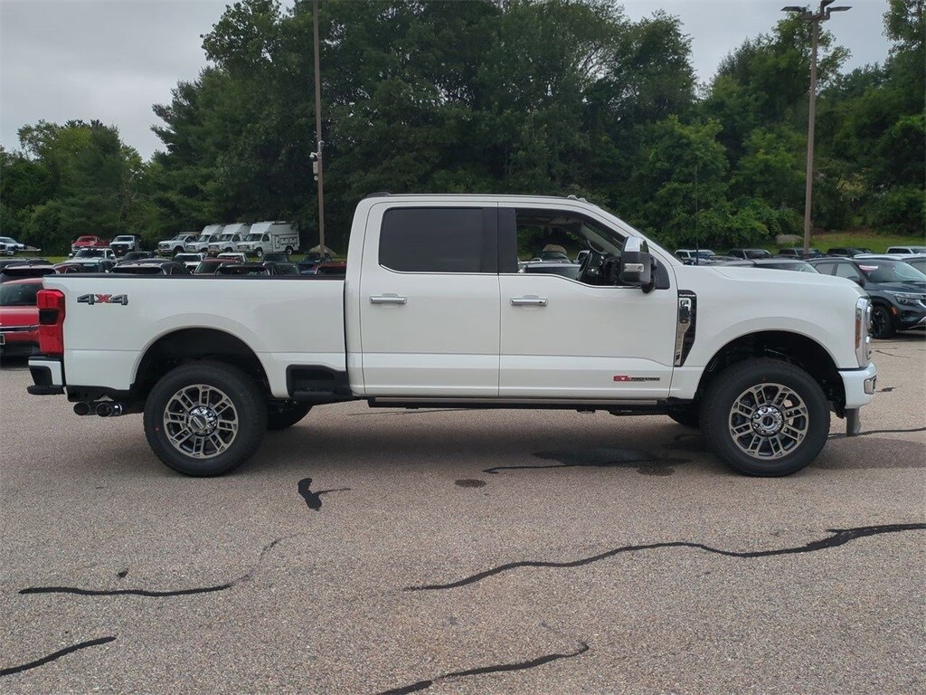 2025 Ford F-350 Platinum photo 2
