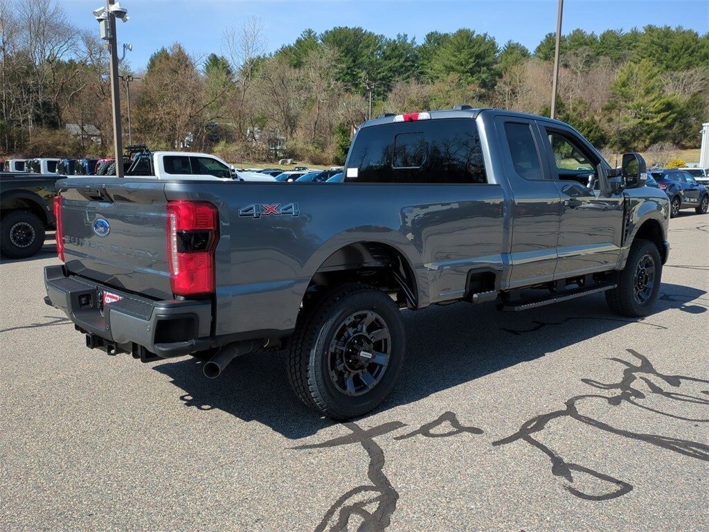 2025 Ford F-350 XL photo 3