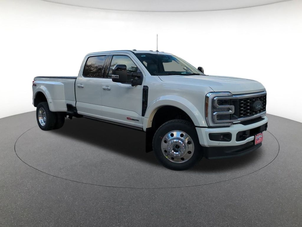 2026 Ford F-450 Super Duty Platinum's photo