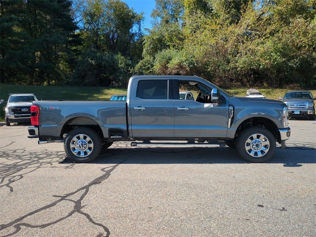 2026 Ford F-350 Lariat photo 2