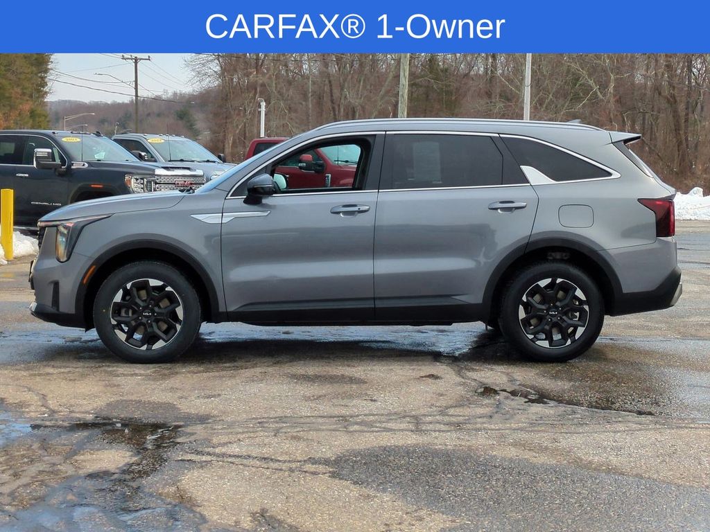 2024 Kia Sorento S photo 3