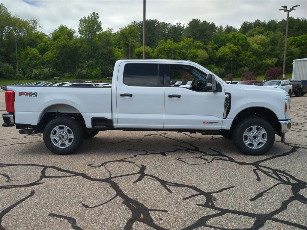 2025 Ford F-350 XLT photo 2