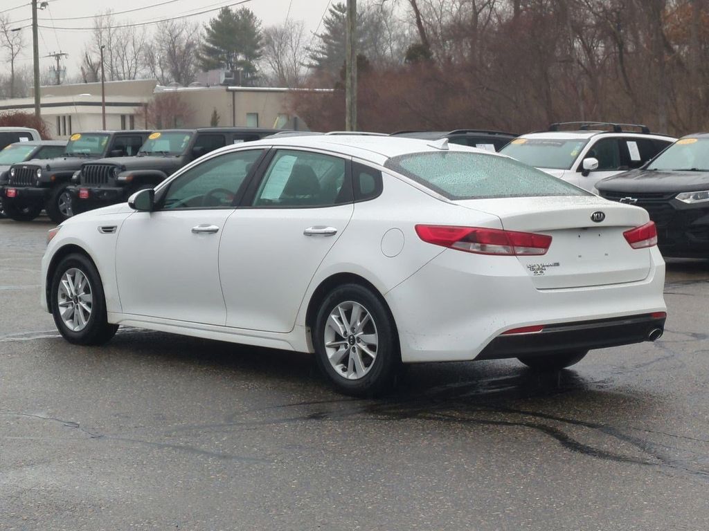2016 Kia Optima LX photo 5