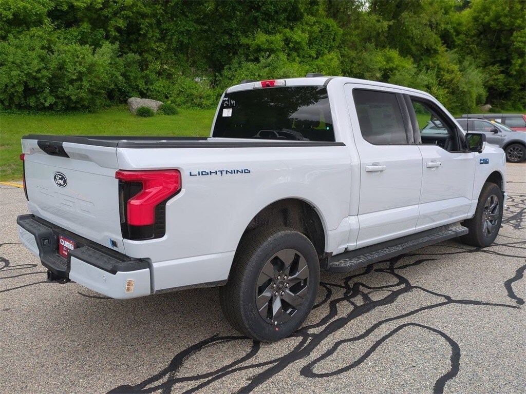 2025 Ford F-150 Lightning photo 3