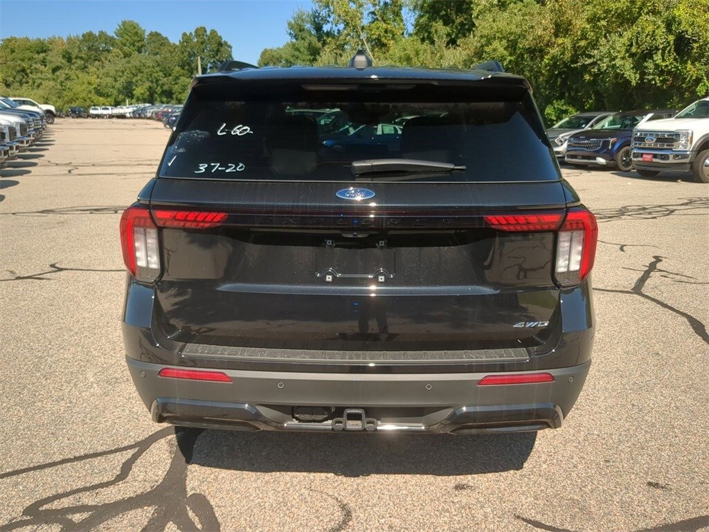 2025 Ford Explorer ST-Line photo 4