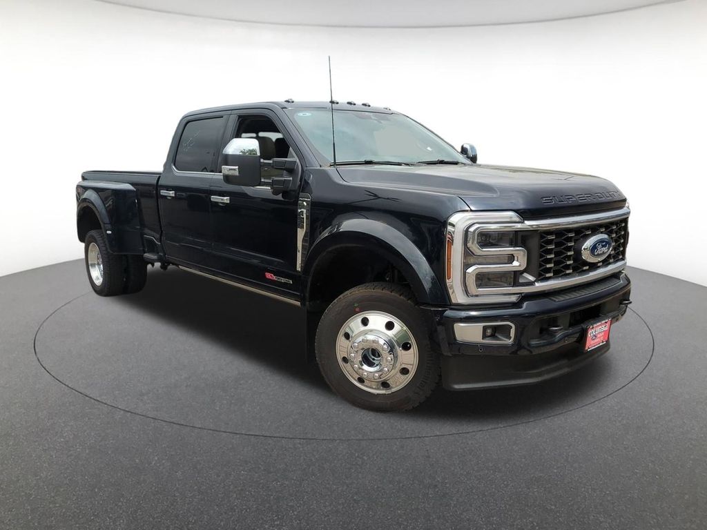 2025 Ford F-450 Super Duty Platinum's photo