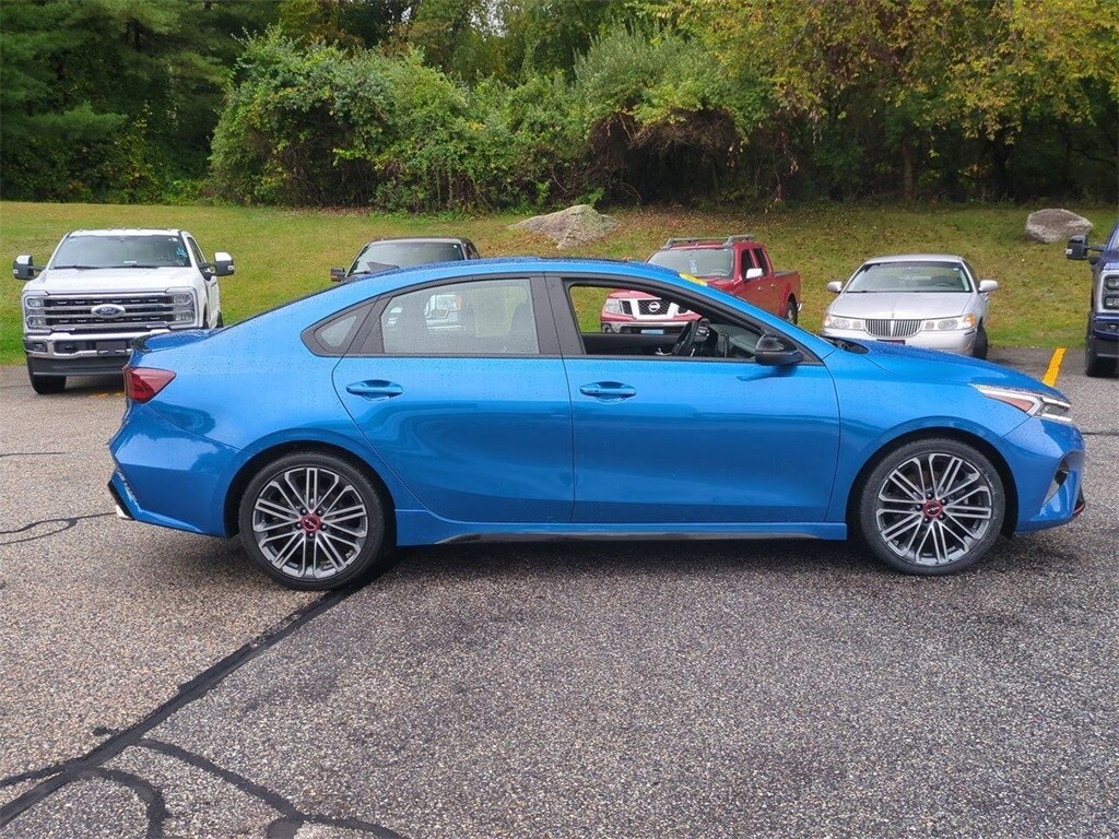 2023 Kia Forte GT photo 2