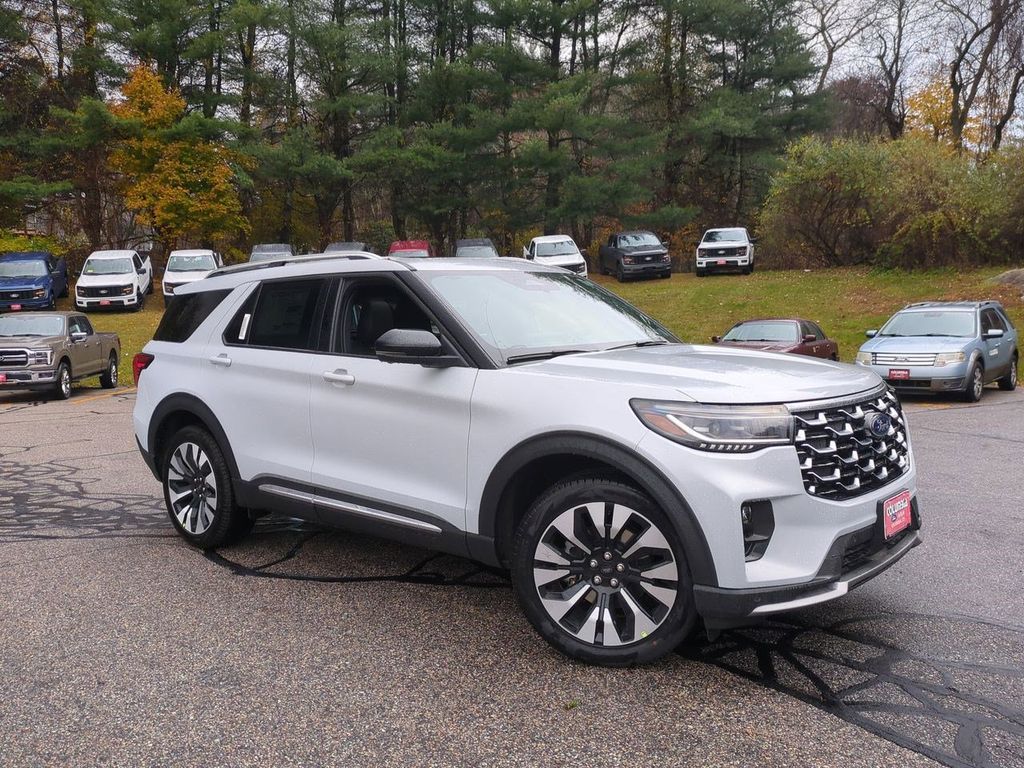 2025 Ford Explorer Platinum's photo