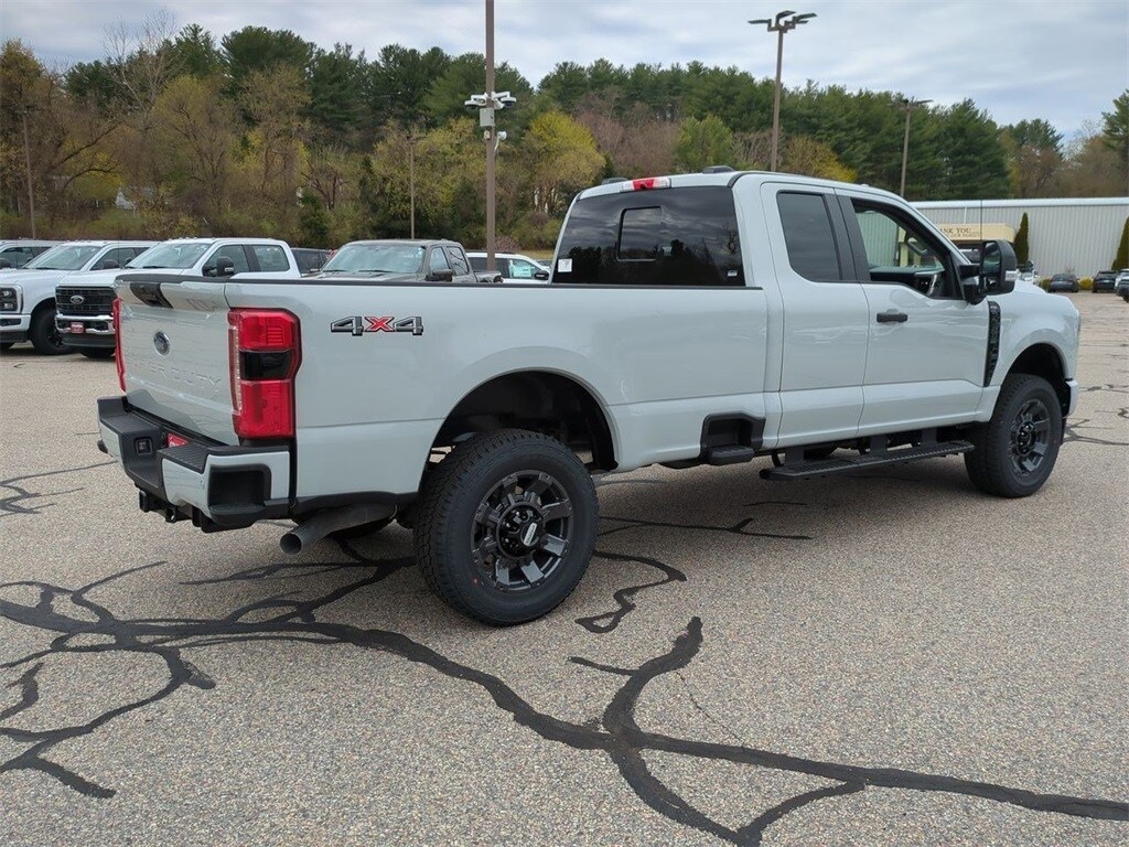 2025 Ford F-350 XL photo 3