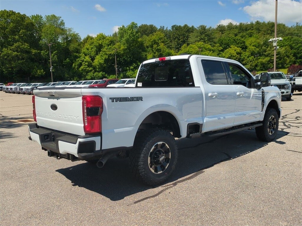 2025 Ford F-350 XLT photo 3